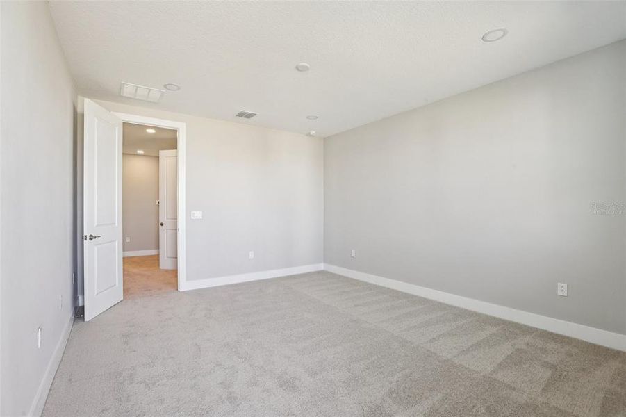 Spacious, unfurnished interior of a new home in Lagoon Residences at Epperson, Wesley Chapel (Image 26).