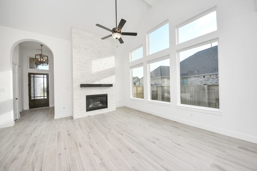 Spacious, unfurnished interior of a new home in Meridiana, Manvel (Image 35).