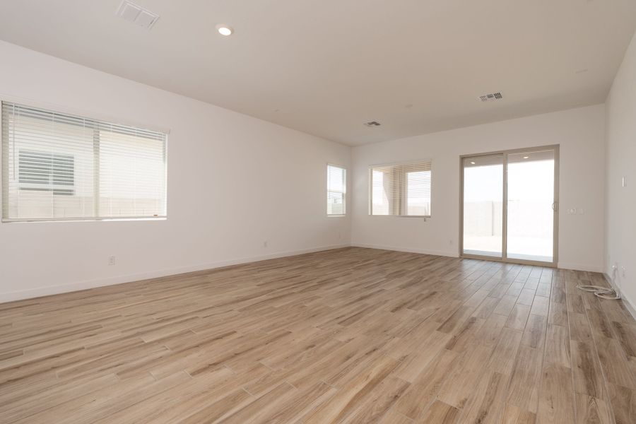 Spacious, unfurnished interior of a new home in Terraza, San Tan Valley (Image 5). Spacious, unfurnished interior of a new home in Terraza, San Tan Valley (Image 5).