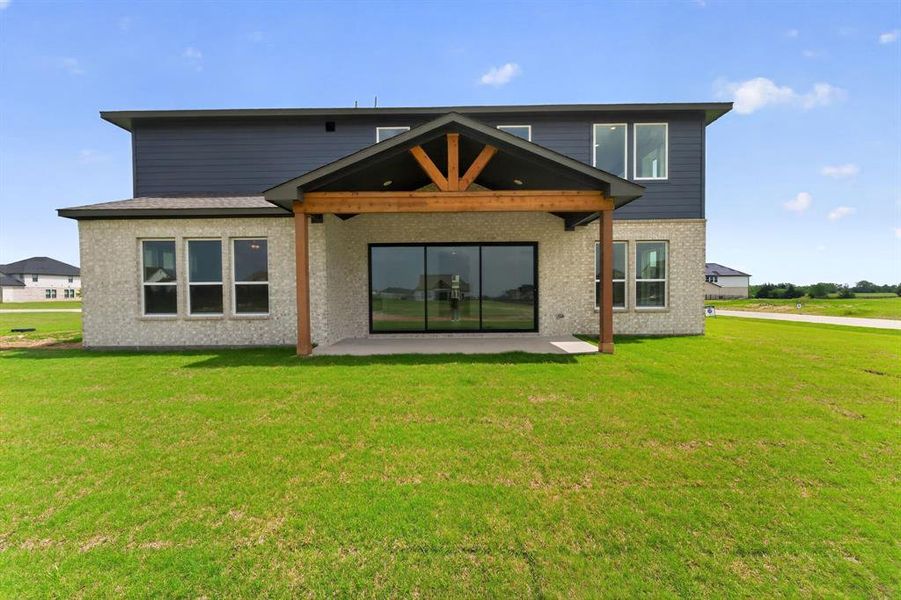 Exterior details and patio area of a home in Highland Crossing, Celina (Image 3).