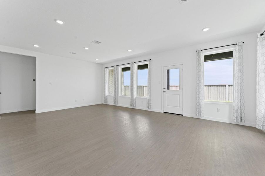 Spacious, unfurnished interior of a new home in The Grand Prairie, Hockley (Image 28).