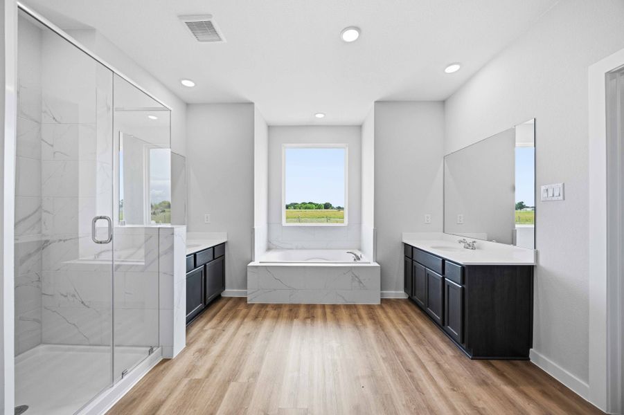 6903 Pelican Lane - Arlington - Primary Bathroom