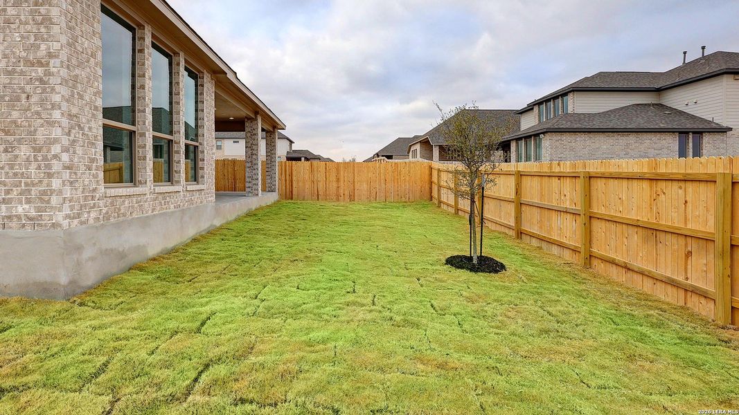 Exterior details and patio area of a home in Ladera, San Antonio (Image 3).