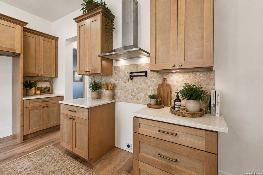 Furnished interior view inside a new home in , Bandera (Image 37).