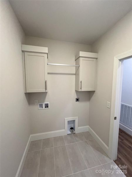 Spacious, unfurnished interior of a new home in , Hickory (Image 21).