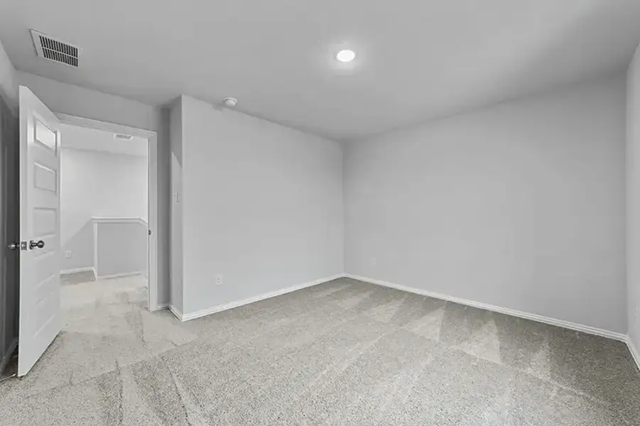 Spacious, unfurnished interior of a new home in Rolling Ridge, Van Alstyne (Image 26).