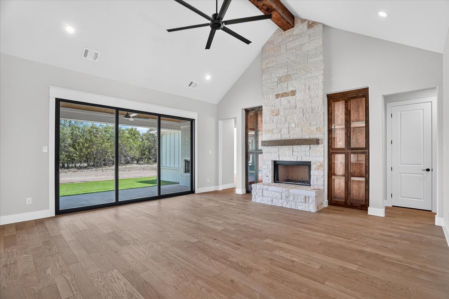 Spacious, unfurnished interior of a new home in Timberview Preserves, Weatherford (Image 25).