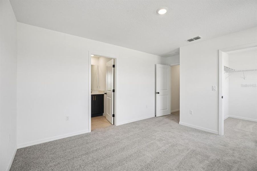 Spacious, unfurnished interior of a new home in , Mount Dora (Image 62).