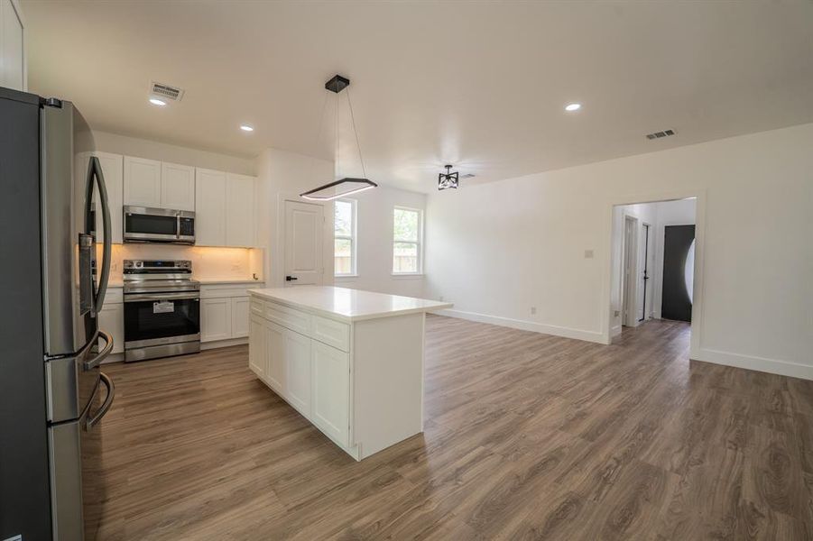 Furnished interior view inside a new home in , Sulphur Springs (Image 10).