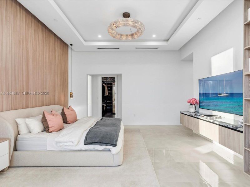 Furnished interior view inside a new home in , Plantation (Image 12).