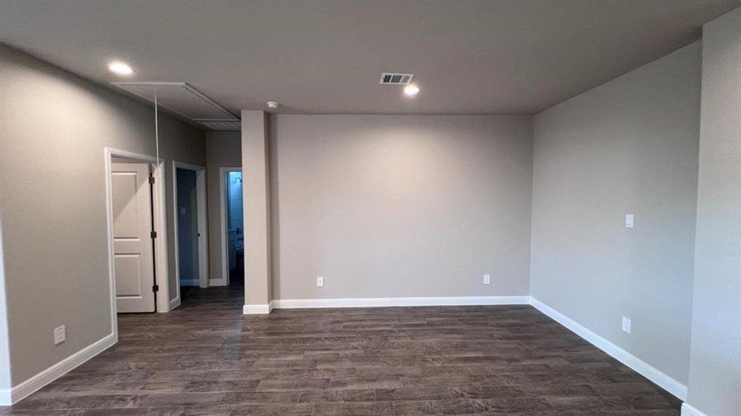 Spacious, unfurnished interior of a new home in Bluestem, Rhome (Image 19).