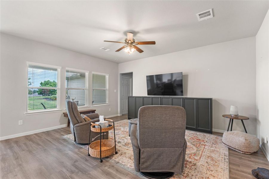 Furnished interior view inside a new home in Wedgewood Forest, Conroe (Image 8). Furnished interior view inside a new home in Wedgewood Forest, Conroe (Image 8).
