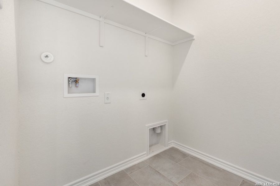 Spacious, unfurnished interior of a new home in Knox Ridge, Converse (Image 25).