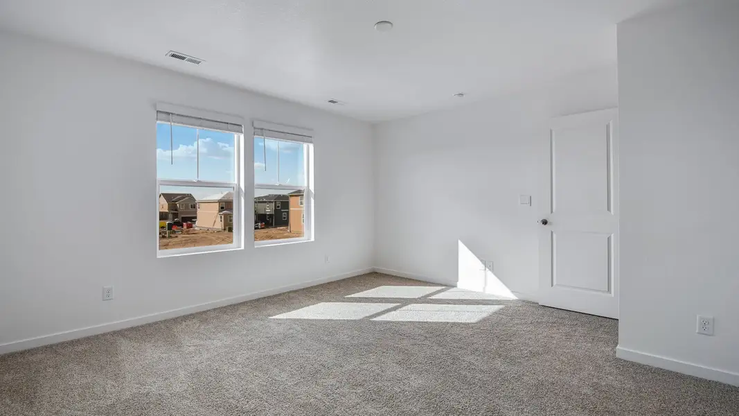 Spacious, unfurnished interior of a new home in Sky Ranch, Watkins (Image 18).