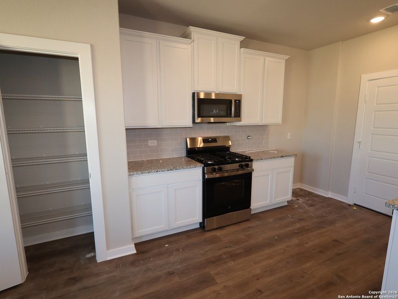 Furnished interior view inside a new home in Winding Brook, San Antonio (Image 10). Furnished interior view inside a new home in Winding Brook, San Antonio (Image 10).