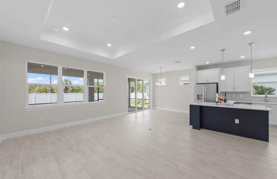 Spacious, unfurnished interior of a new home in Shores at Stillwater, Englewood (Image 18).
