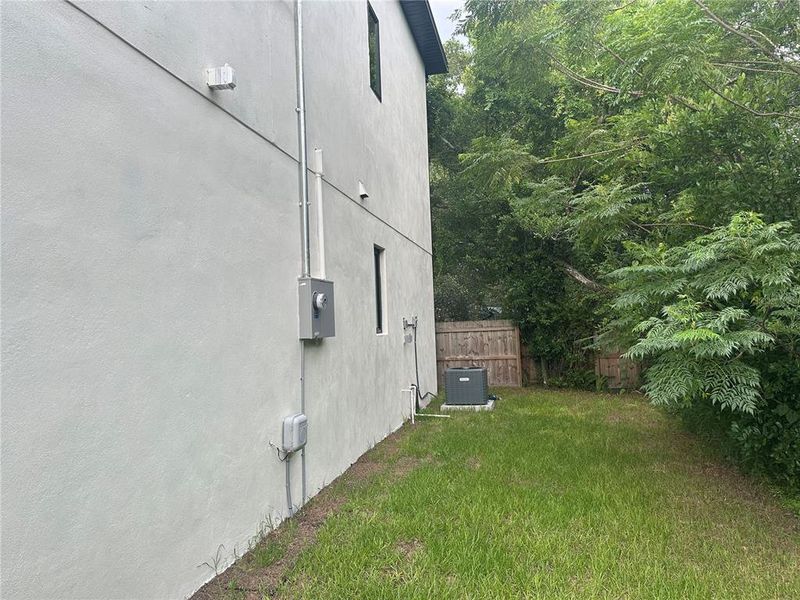Exterior details and patio area of a home in , Orlando (Image 3).