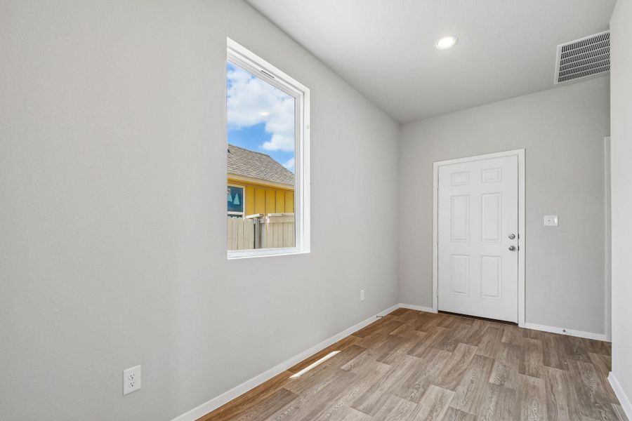 Spacious, unfurnished interior of a new home in Harvest Ridge, Elgin (Image 10). Spacious, unfurnished interior of a new home in Harvest Ridge, Elgin (Image 10).