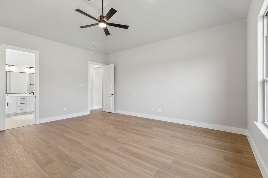 Spacious, unfurnished interior of a new home in Painted Tree Lakeside, McKinney (Image 26).