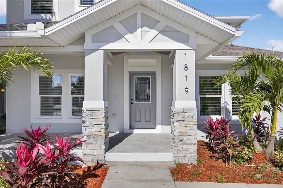 Exterior details and patio area of a home in , St. Petersburg (Image 32).