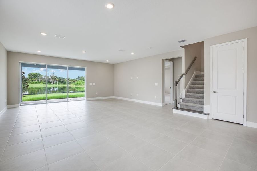 Spacious, unfurnished interior of a new home in Indigo Creek, Apollo Beach (Image 8).