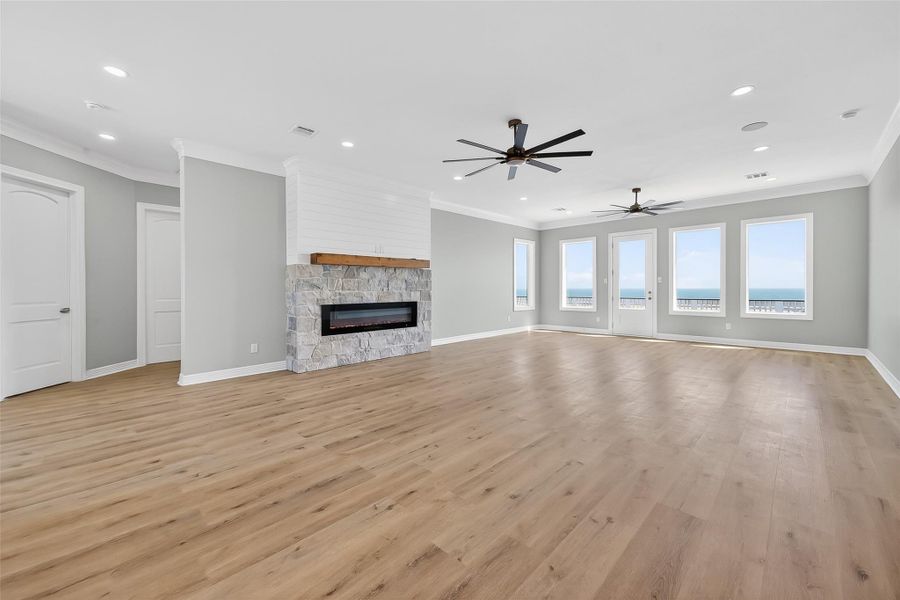 Spacious, unfurnished interior of a new home in , Freeport (Image 34).