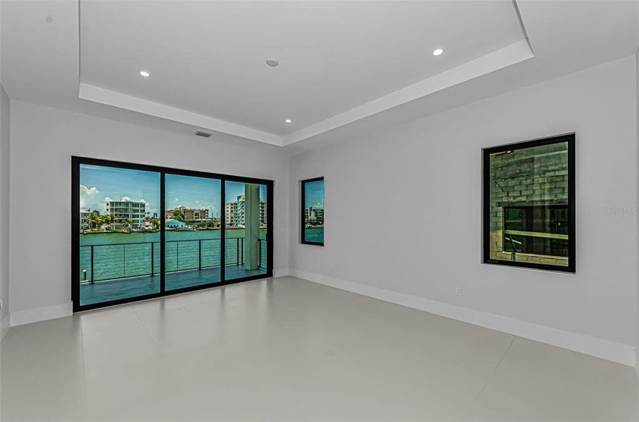 Spacious, unfurnished interior of a new home in , Treasure Island (Image 74).