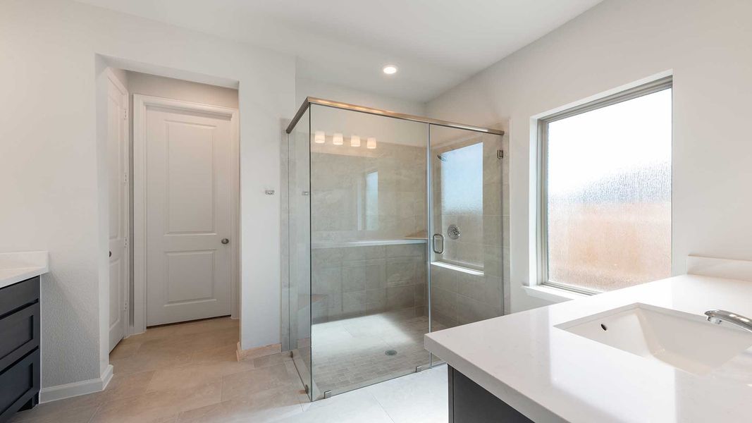 Furnished interior view inside a new home in Avondale 40', Fate (Image 10).