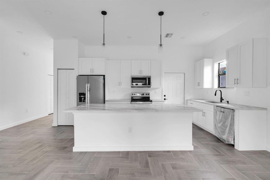 9-web-or-mls-2551NW14th-9