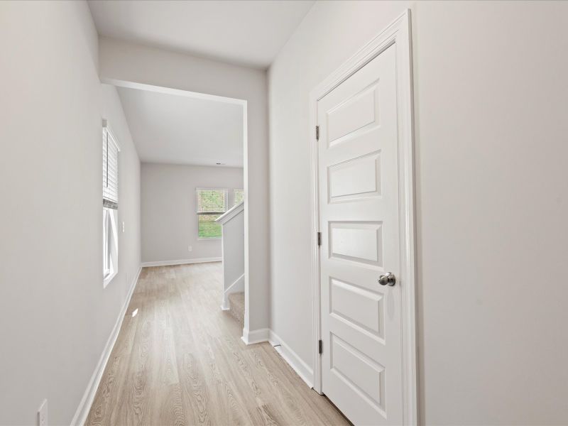 Spacious, unfurnished interior of a new home in Creek Ridge - Heritage Collection, Spartanburg (Image 7).