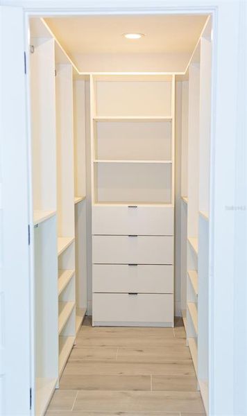 Spacious, unfurnished interior of a new home in , Ocala (Image 11).