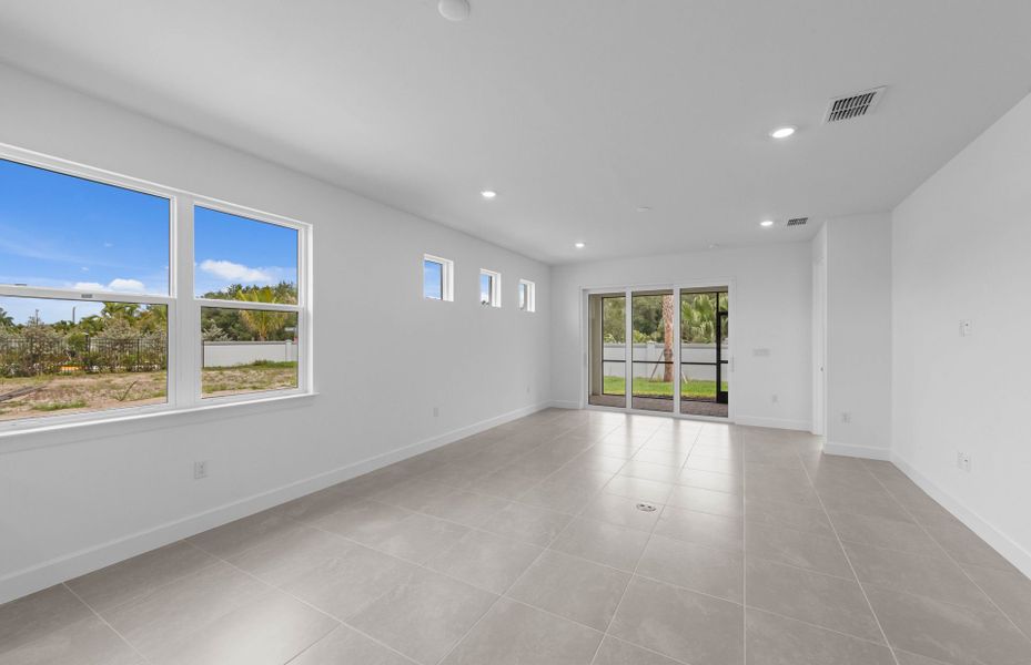 Spacious, unfurnished interior of a new home in Shores at Stillwater, Englewood (Image 23).