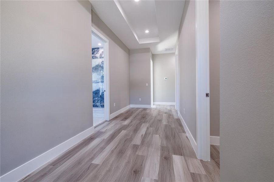Spacious, unfurnished interior of a new home in , Tampa (Image 18).