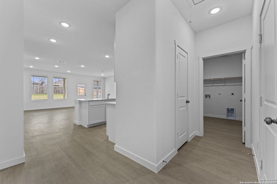 Spacious, unfurnished interior of a new home in Guadalupe Heights, Seguin (Image 15).