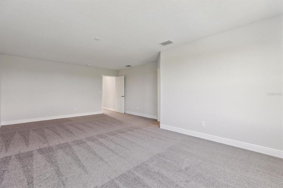 Spacious, unfurnished interior of a new home in Mirada, San Antonio (Image 22).