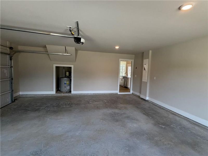 Spacious, unfurnished interior of a new home in , Talking Rock (Image 47).