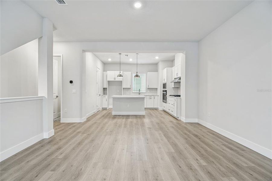 Spacious, unfurnished interior of a new home in Towns at Union, St. Petersburg (Image 23).