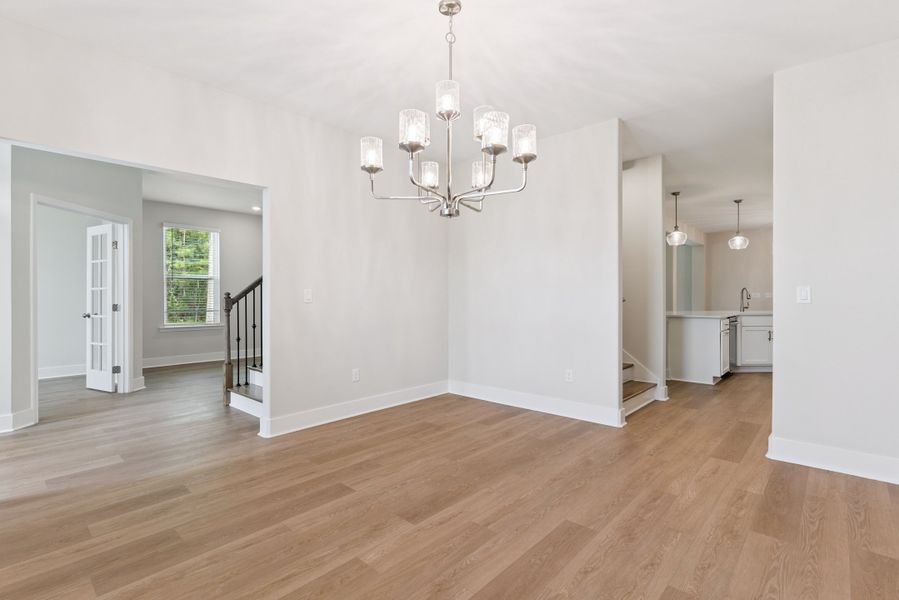 Spacious, unfurnished interior of a new home in NorthShore on the St. Marys River, Kingsland (Image 19).