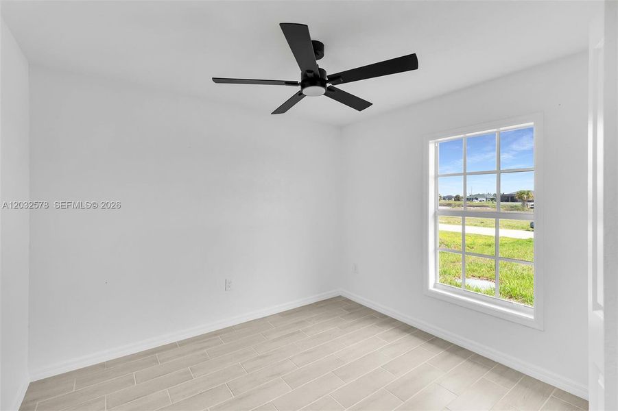 Spacious, unfurnished interior of a new home in , Cape Coral (Image 23).