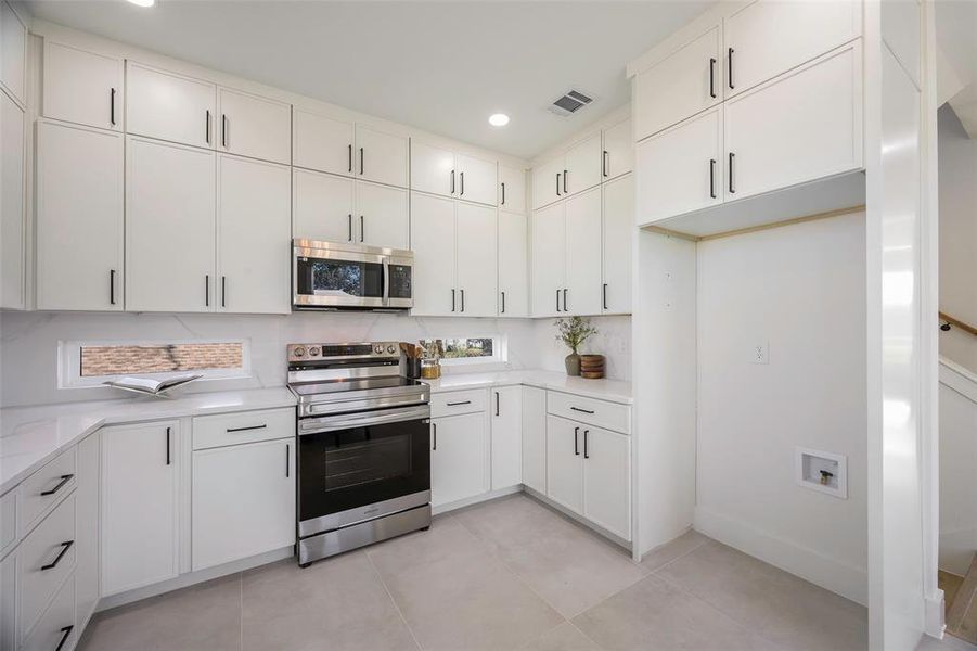 Furnished interior view inside a new home in , Dallas (Image 9).