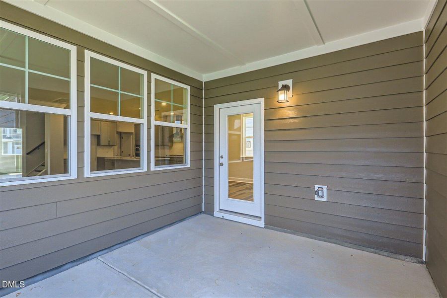 SUN_DevonSquare_Pic_Waterbury_Patio_1of1