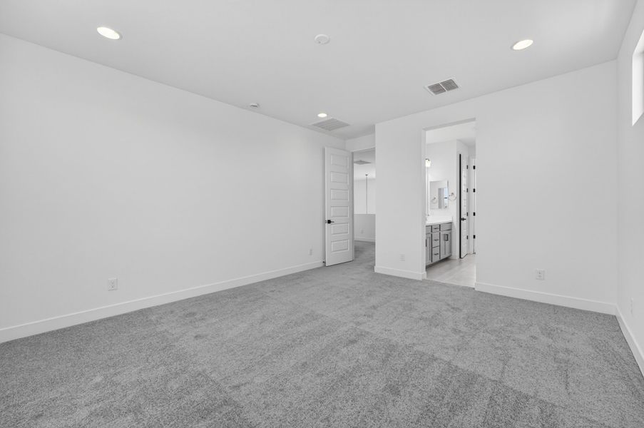 Spacious, unfurnished interior of a new home in Combs Ranch, San Tan Valley (Image 27).