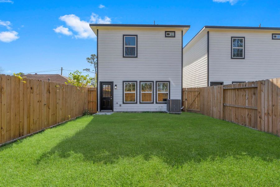 Exterior details and patio area of a home in , Houston (Image 20).