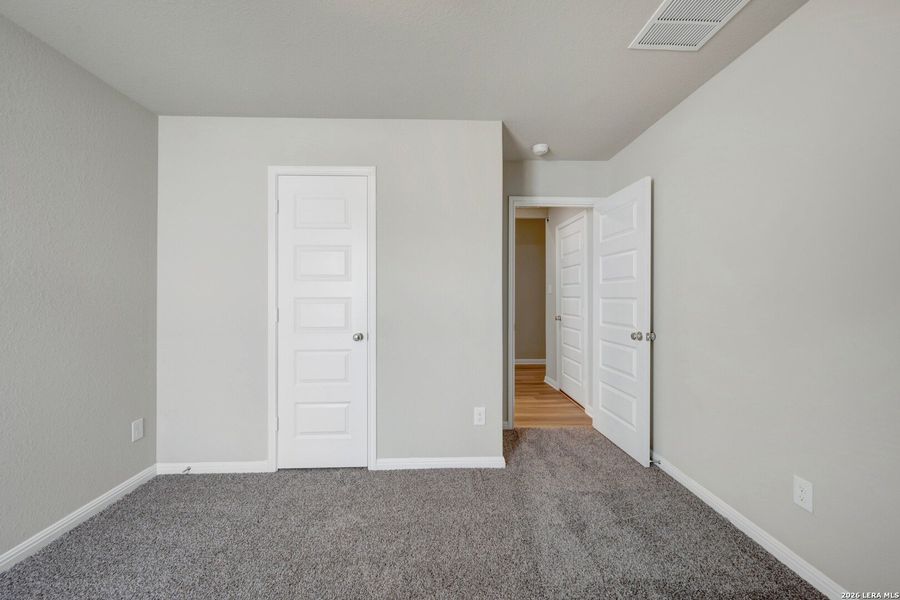 Spacious, unfurnished interior of a new home in Mesquite Ridge, San Antonio (Image 23).