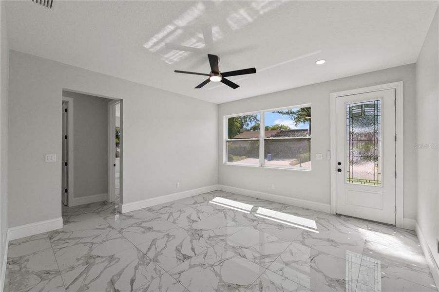 Spacious, unfurnished interior of a new home in , Tampa (Image 31).