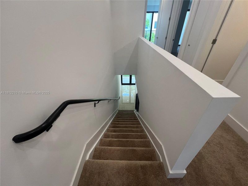 Spacious, unfurnished interior of a new home in , Dania Beach (Image 34).