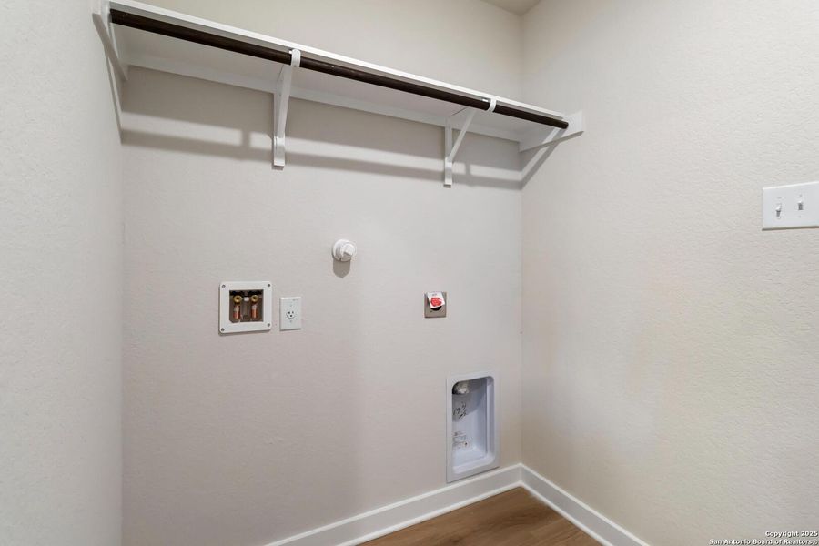 Spacious, unfurnished interior of a new home in Willow Point, San Antonio (Image 21). Spacious, unfurnished interior of a new home in Willow Point, San Antonio (Image 21).