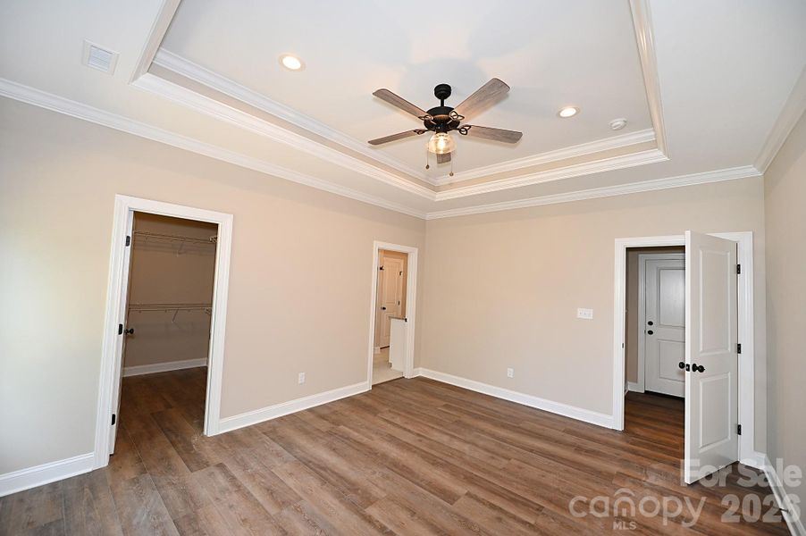 Spacious, unfurnished interior of a new home in , Hickory (Image 33).