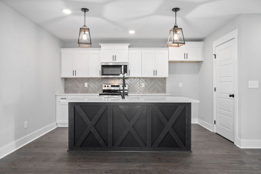 Representative furnished interior of a home built from the Maui by Rockwood Homes in Garrettsburg Meadows, Clarksville (Image 7).