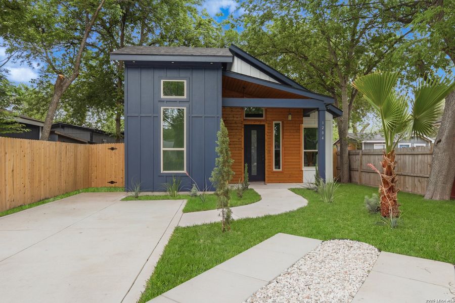 Exterior details and patio area of a home in , San Antonio (Image 22).